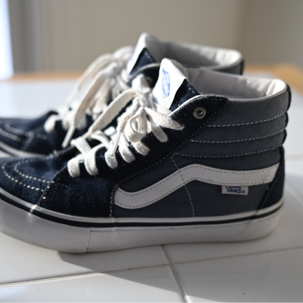 Vans Sk8-Hi Top Sneakers - Men’s Sz 7 Navy and White - Picture 2 of 14